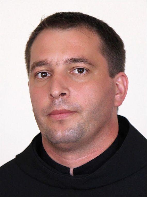 El este Eremia-Antonel, bărbatul care a căzut la metrou Aviatorilor. Era preot şi avea 39 de ani 843539