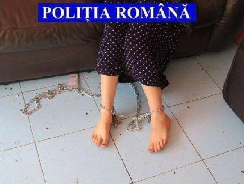 Tânără găsită pe stradă, legată cu lanțuri, în Constanța. Polițiștii au demarat o anchetă 843761