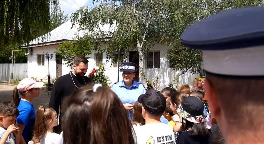 "Zâmbetul unui copil nu are preţ!" Gestul impresionant făcut de un preot din Bacău pentru aproape 100 de copii 843692