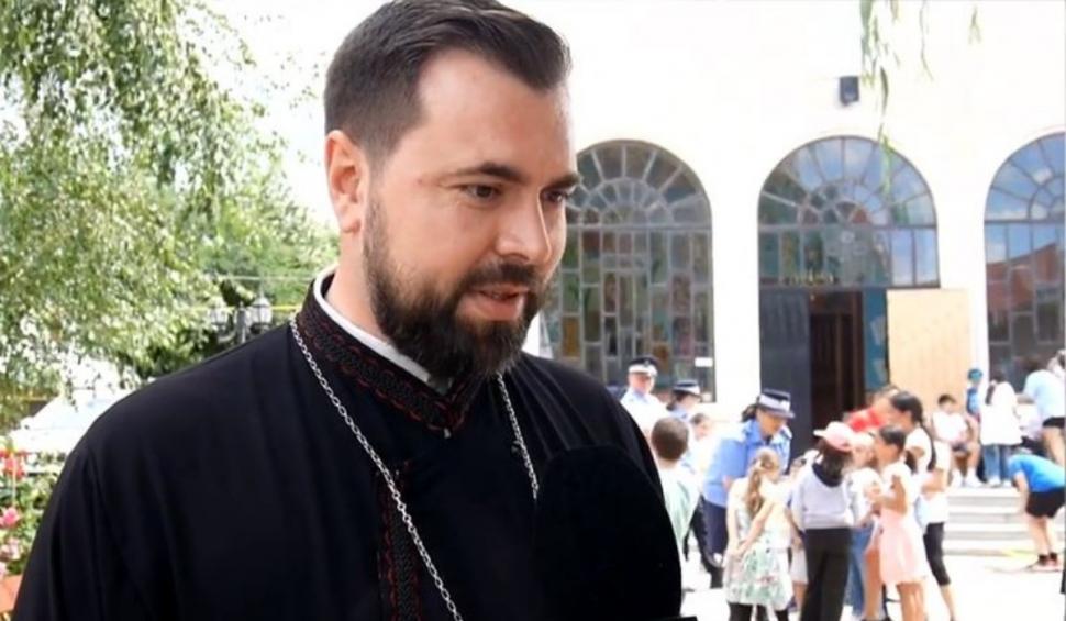 "Zâmbetul unui copil nu are preţ!" Gestul impresionant făcut de un preot din Bacău pentru aproape 100 de copii 843693
