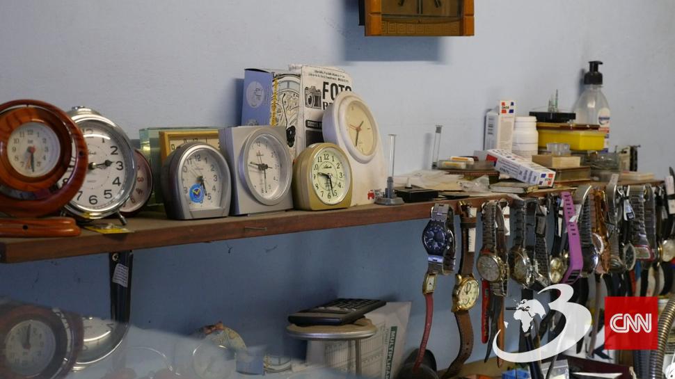 Bătrânul ceasornicar român, la care vin clienți de peste hotare: Ioan Filipescu, "doctorul timpului", care găsește leac pentru fiecare ceas 843765