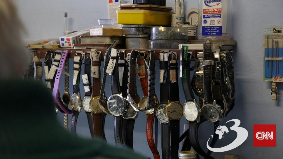 Bătrânul ceasornicar român, la care vin clienți de peste hotare: Ioan Filipescu, "doctorul timpului", care găsește leac pentru fiecare ceas 843767