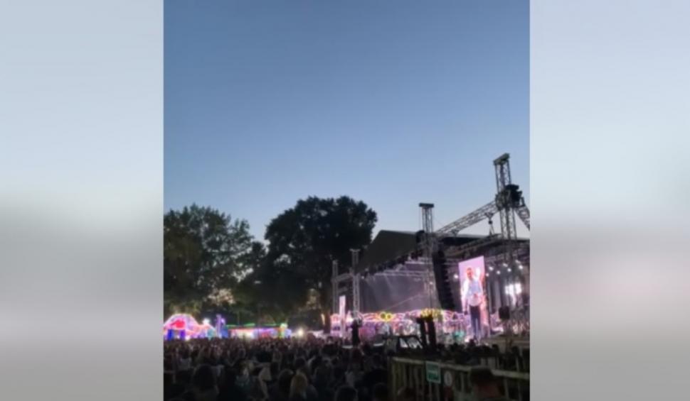 Primar huiduit de oameni la concert după ce a pronunţat greşit numele unei trupe: "Cargus", în loc de Cargo 843740