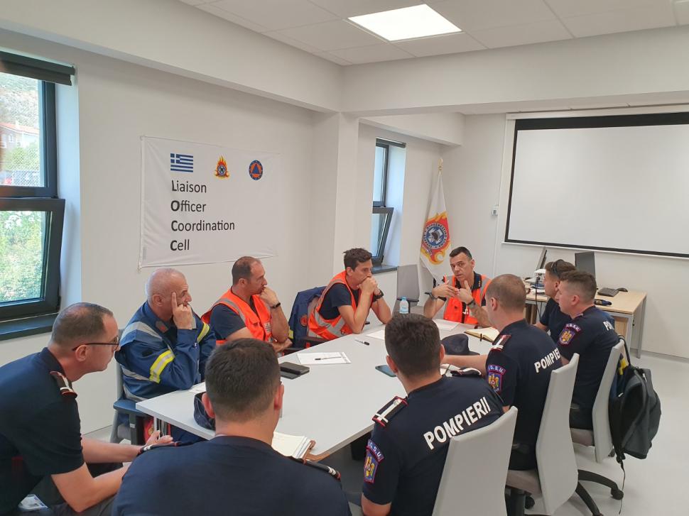 40 de pompieri români au ajuns în Grecia pentru a ajuta la stingerea incendiilor masive de vegetaţie 844066