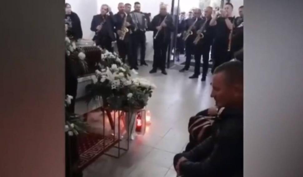 Artiștii, în lacrimi, după moartea colegului lor, taragotistul Banatului, Petrică Vița 844022