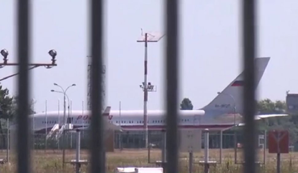 Avion din Rusia, la București | Aeronava cu diplomaţi expulzaţi a reuşit să decoleze după mai multe amânări