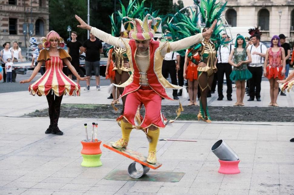 Spectacol în Centrul Bucureștiului: A început Festivalul Internațional de Teatru de Stradă B-FIT 843960