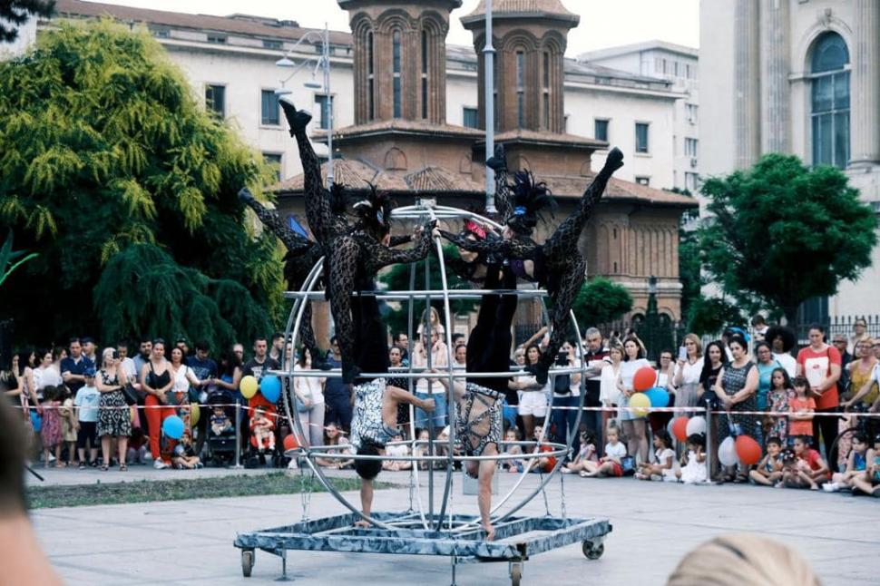 Spectacol în Centrul Bucureștiului: A început Festivalul Internațional de Teatru de Stradă B-FIT 843961
