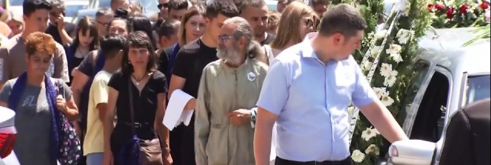 Drum lin printre îngeri, Melis! Imagini sfâşietoare de la înmormântarea tinerei de 14 ani ucisă la Craiova 844009