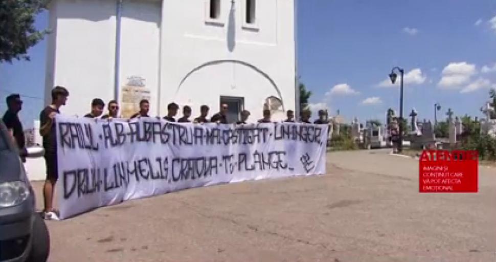 Drum lin printre îngeri, Melis! Imagini sfâşietoare de la înmormântarea tinerei de 14 ani ucisă la Craiova 844057