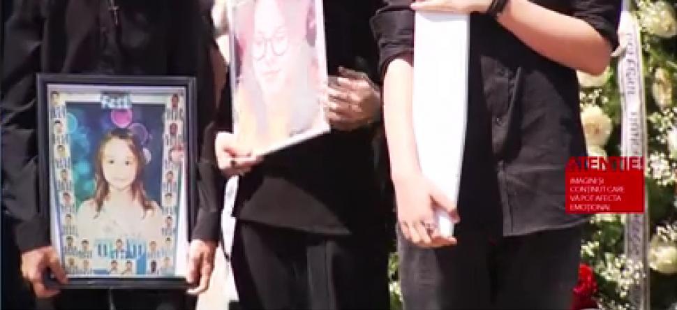 Drum lin printre îngeri, Melis! Imagini sfâşietoare de la înmormântarea tinerei de 14 ani ucisă la Craiova 844058