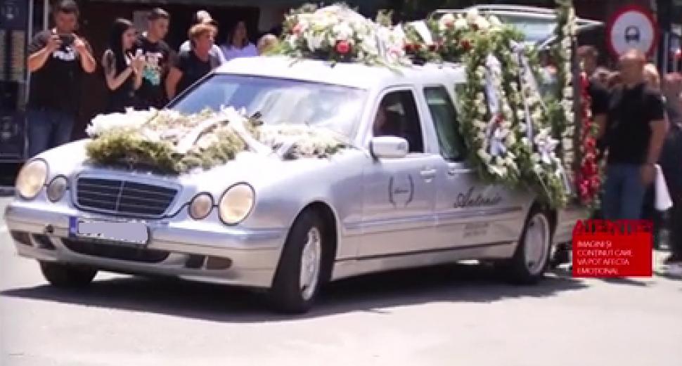 Răsturnare de situaţie în cazul fetei ucisă în Grădina Botanică din Craiova. Ce au aflat anchetatorii chiar în ziua înmormântării 844056