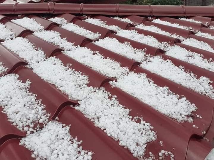 Grindina a făcut prăpăd în mai multe zone din țară | Covor alb de gheață în toiul verii, în urma fenomenelor extreme 844241