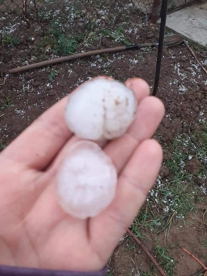 Grindina a făcut prăpăd în mai multe zone din țară | Covor alb de gheață în toiul verii, în urma fenomenelor extreme 844242