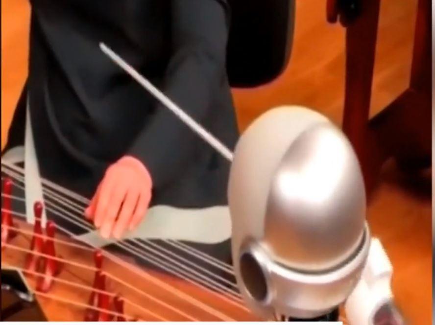 Un robot umanoid a dirijat Orchestra Națională din Coreea de Sud. Imaginile au ajuns virale 844216
