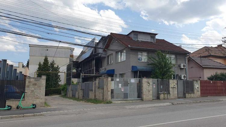 Cum arată casa "verde" cu pereții "tapetați" cu panouri fotovoltaice din Cluj. Reacţia internauţilor 844400