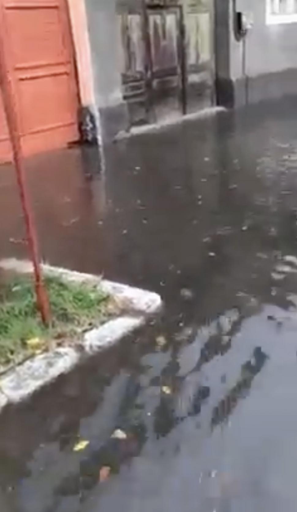 Atenționări meteo imediate: Cod roșu și portocaliu de ploi și vijelii. Lista localităților afectate 844649