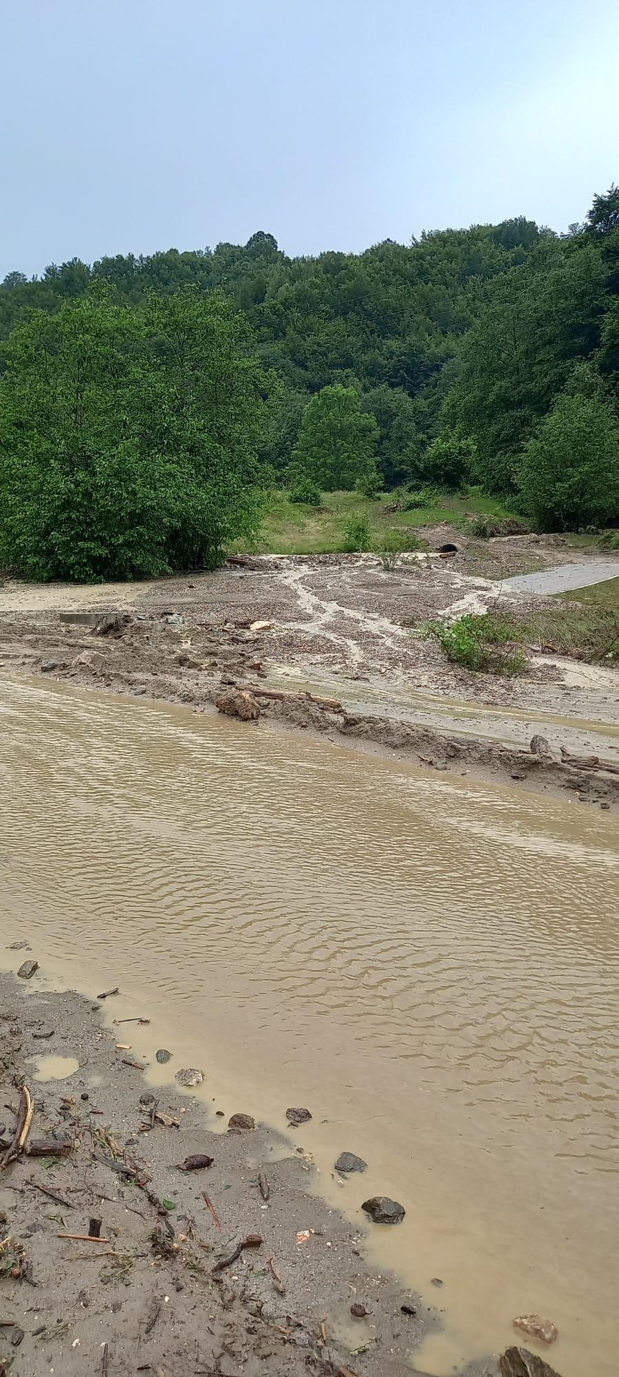 Atenționări meteo imediate: Cod roșu și portocaliu de ploi și vijelii. Lista localităților afectate 844652