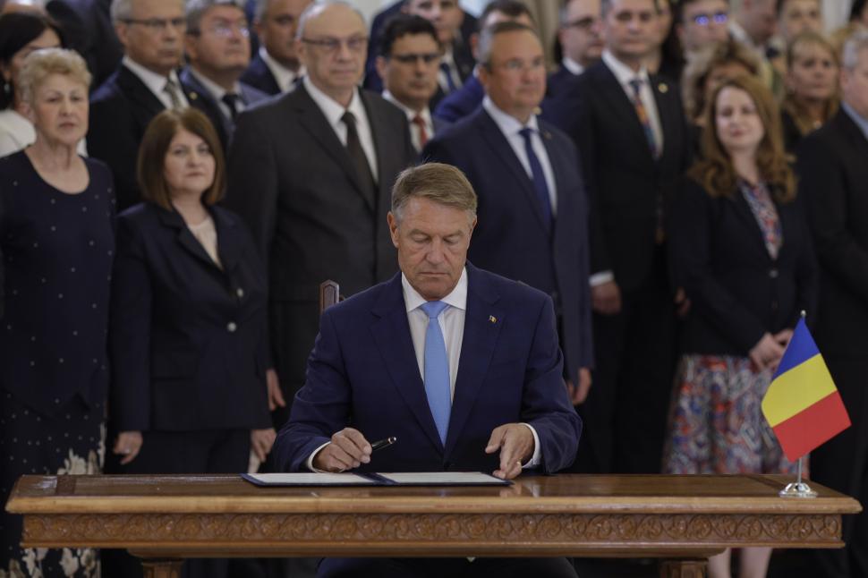 Klaus Iohannis a promulgat legile Educației:  "România educată, proiectul meu de suflet, devine acum realitate" 844603