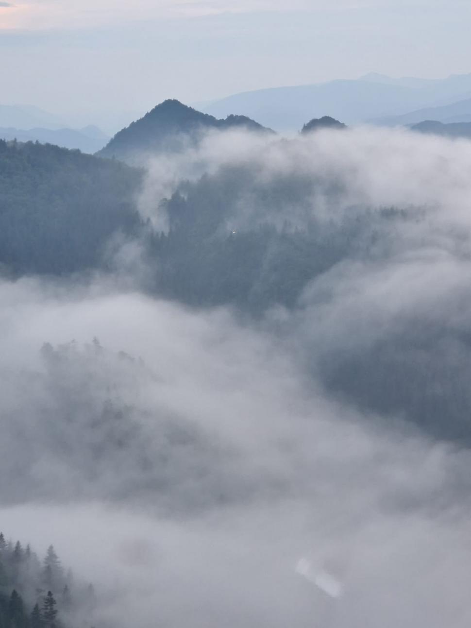 Furtună violentă în Hunedoara. Peste 100 de maşini sunt blocate în zona Câmpul lui Neag 844674