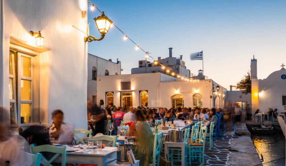 "Așa e când ești ospitalier": Turiştii români laudă prețurile din Grecia | Cât costă un șezlong și o bere pe plajă 844539