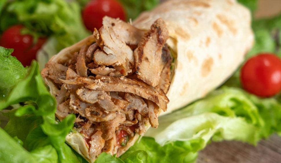 Alimentul care le place românilor şi îngraşă foarte mult. Medic: "Are volum mic şi multe calorii. Îngraşă mai tare ca tocăniţa" 845143