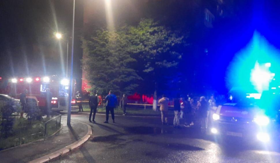 Explozie, urmată de incendiu într-un bloc. Zeci de persoane au fost evacuate, iar două au ajuns la spital, în Sibiu 845347