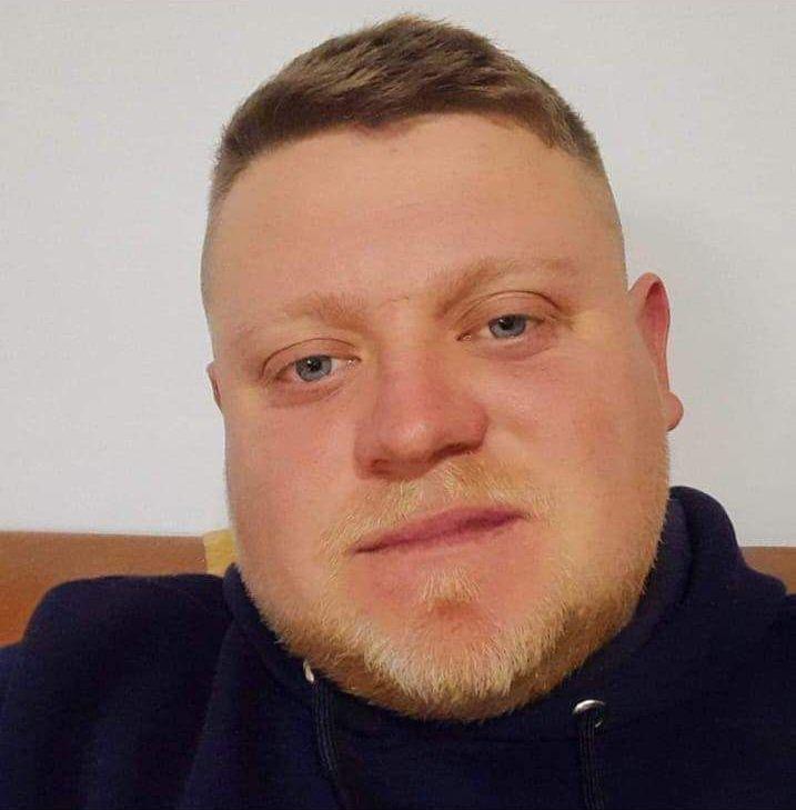 El este Raul, tânărul lovit mortal de o maşină în Maramureş. Era muncitor în construcţii şi mergea acasă doar în weekend 845481