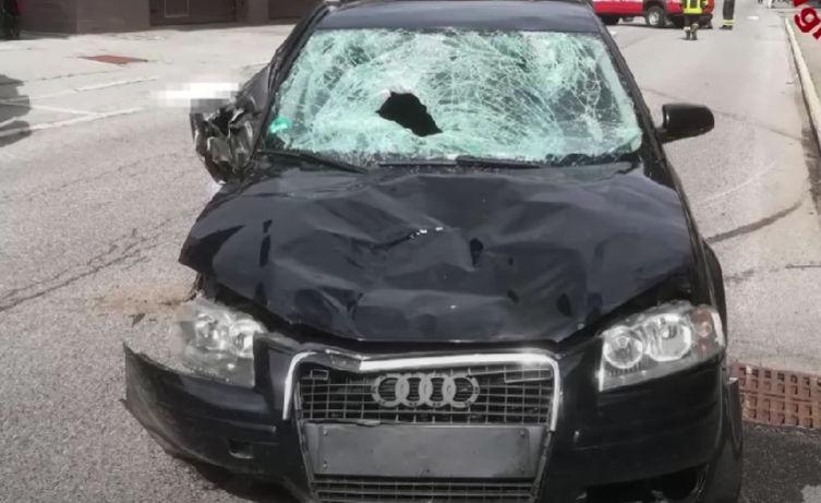 O tânără de origine română, care locuia în maşină de 7 luni, a omorât un copil, un tată şi o bunică, în Italia 845575