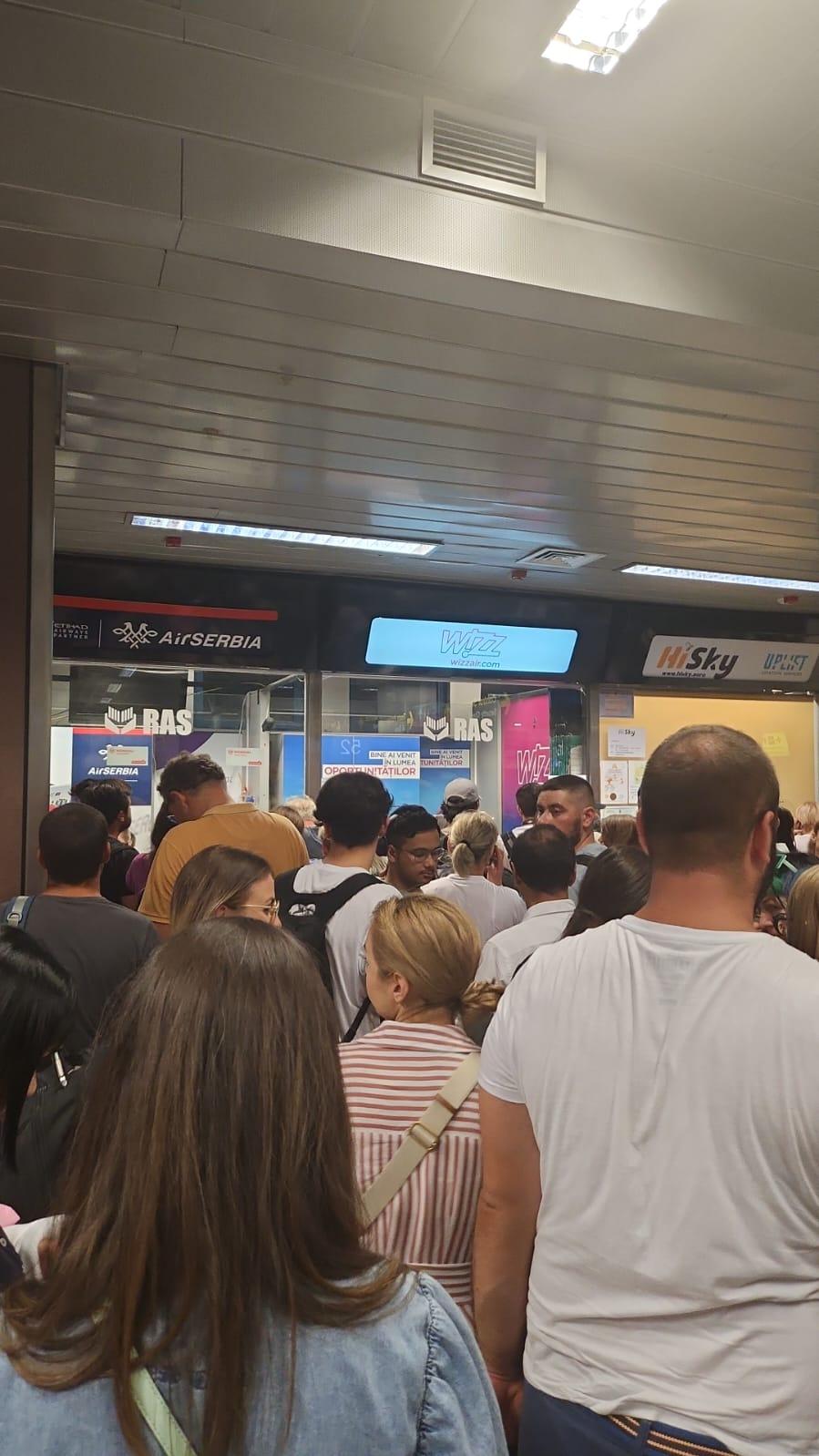 Zboruri amânate şi cozi infernale pe Aeroportul Otopeni: "Nu am primit niciun fel de explicaţii" 845770