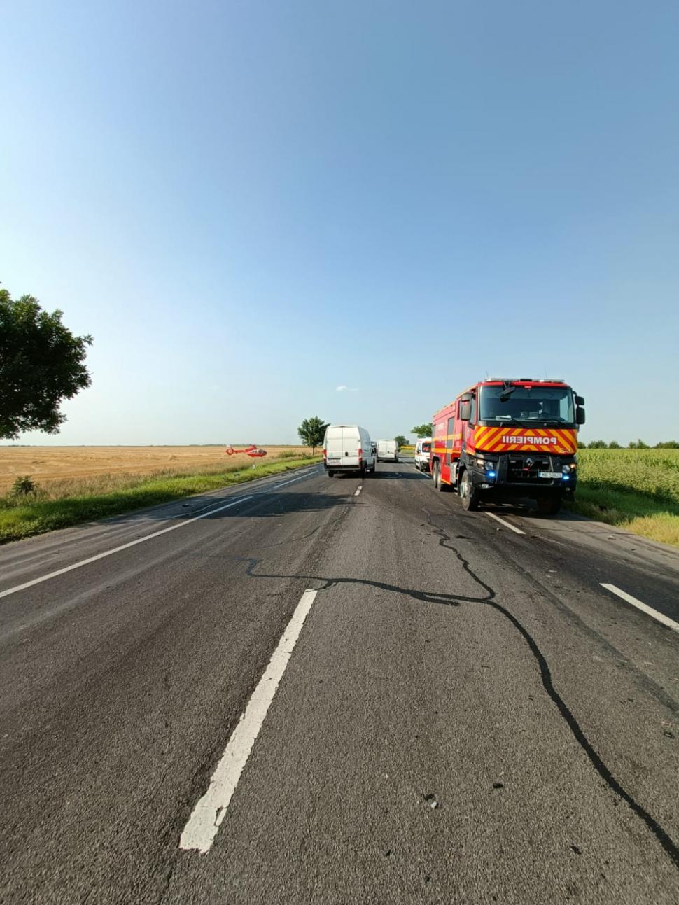 Accident grav pe drumul european E85. Un autoturism a fost strivit de o autocisternă. O persoană a decedat 845811