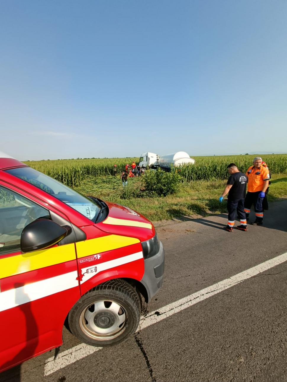 Accident grav pe drumul european E85. Un autoturism a fost strivit de o autocisternă. O persoană a decedat 845814