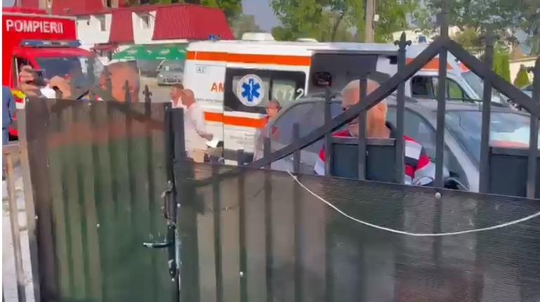 Scandal la un azil din Râmnicu Vâlcea. Patronii nu vor să deschidă porţile ca autorităţile să preia bătrânii 845927