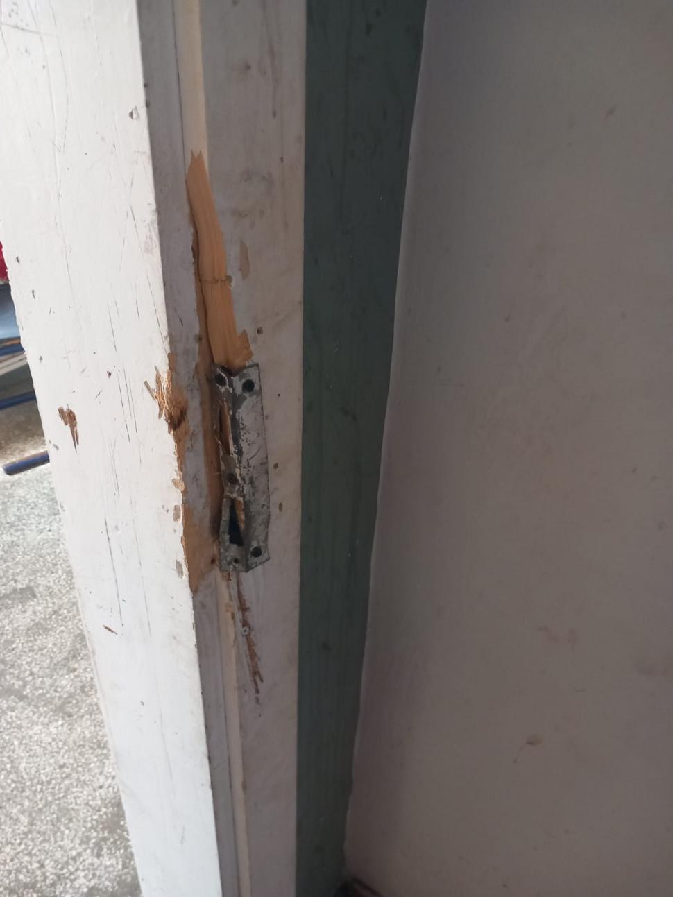 Saltele distruse, pereţi mucegăiţi, mâncare alterată. 19 copii evacuaţi de urgenţă din două centre de plasament din Timiş 845940