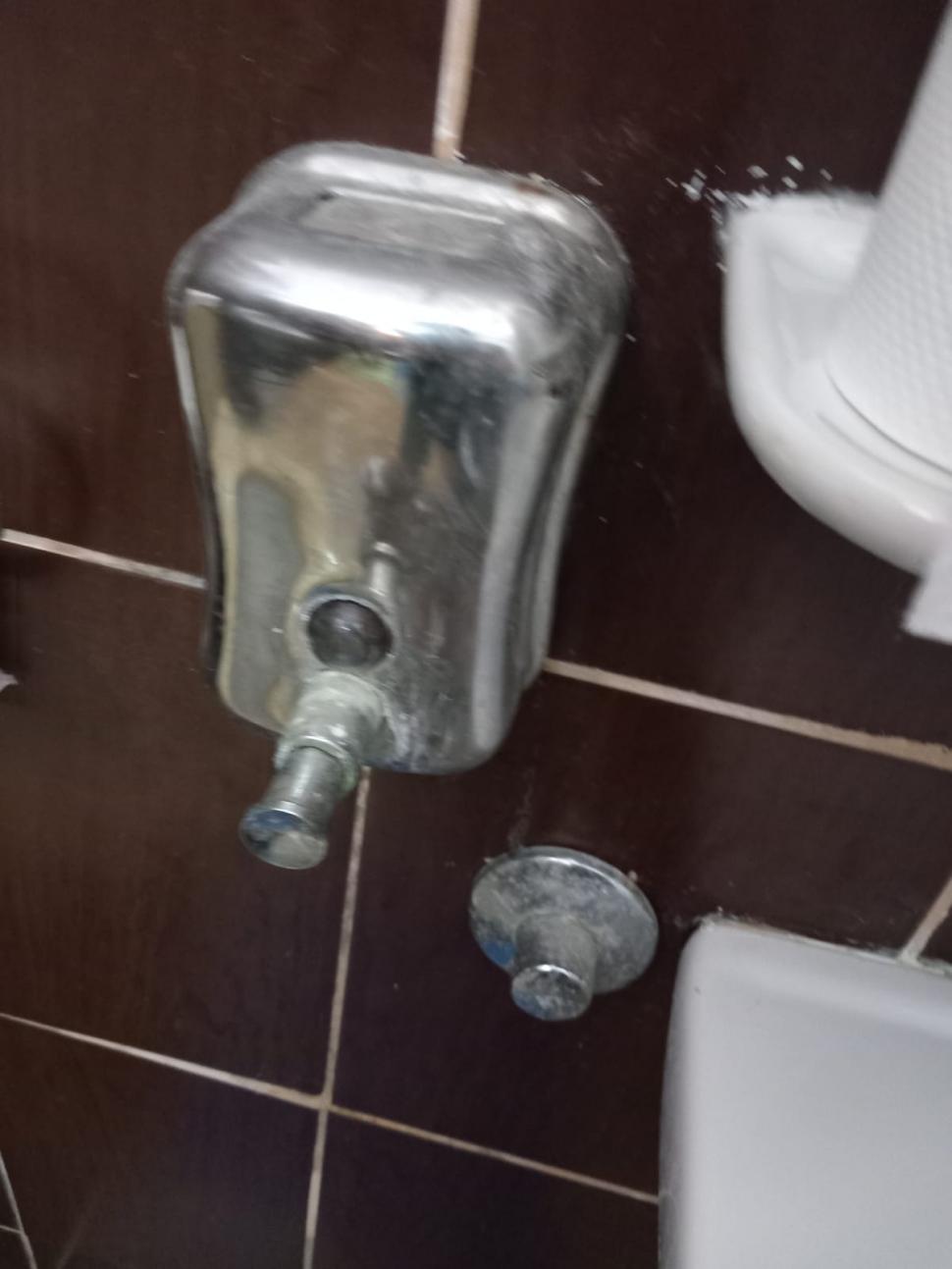 Saltele distruse, pereţi mucegăiţi, mâncare alterată. 19 copii evacuaţi de urgenţă din două centre de plasament din Timiş 845954