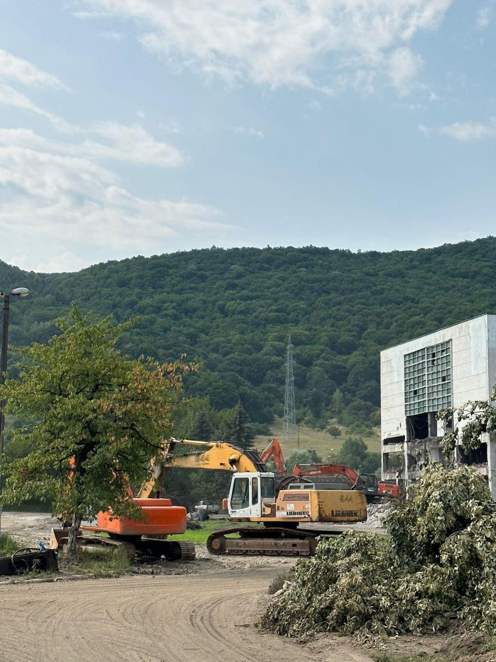 A început demolarea Termocentralei Mintia. Un complex energetic nou va fi construit în locul ei 845981