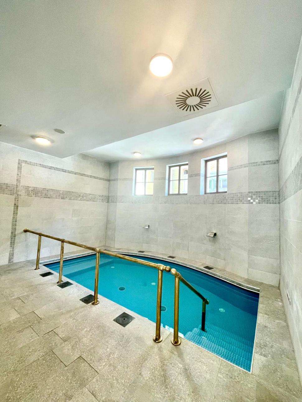  Baia Populară Sibiu, cel mai vechi SPA din România, a devenit monument istoric | Tarifele de acces la bazin, saună sau fitness, în celebra clădire 846009