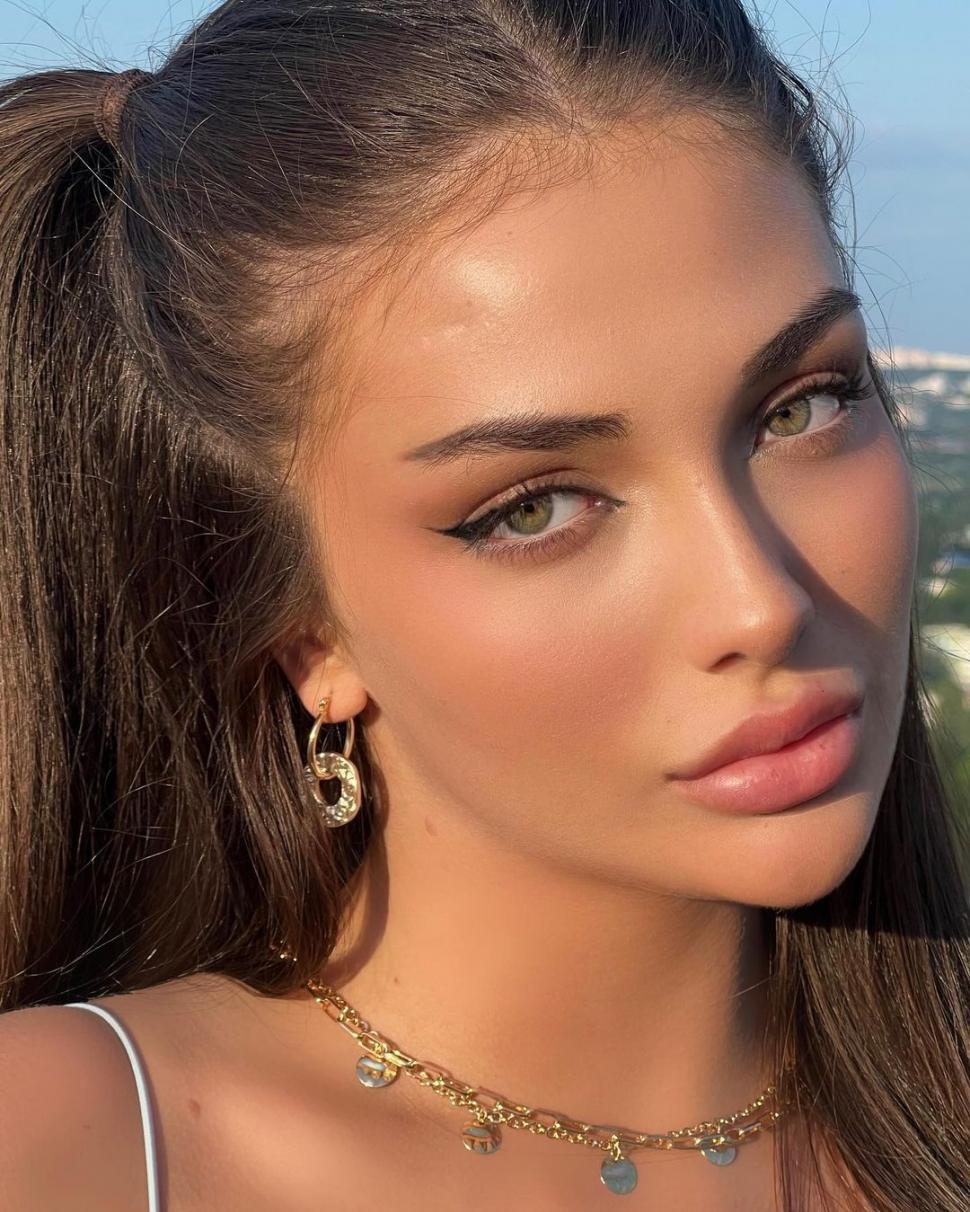 "Regina TikTok-ului", după ce a luat note mici la BAC: "Îmi permit orice vacanță, mașina visurilor mele, haine, pantofi și ceasuri" 846159