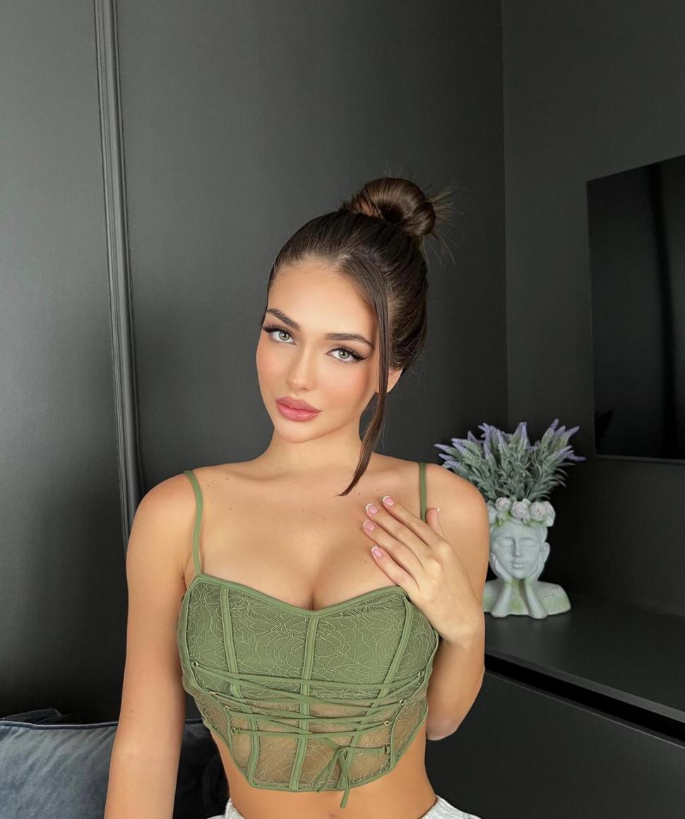 "Regina TikTok-ului", după ce a luat note mici la BAC: "Îmi permit orice vacanță, mașina visurilor mele, haine, pantofi și ceasuri" 846161