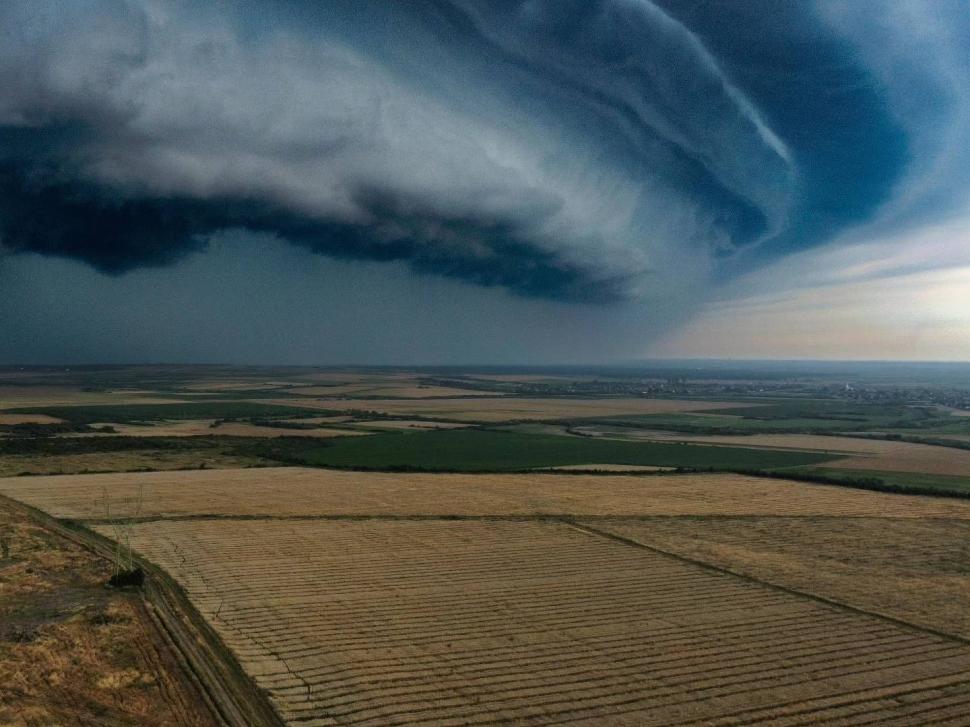 Fenomen meteo impresionant, pe cerul României! Fotografiile cu norii ciudați au ajuns virale pe internet 846303