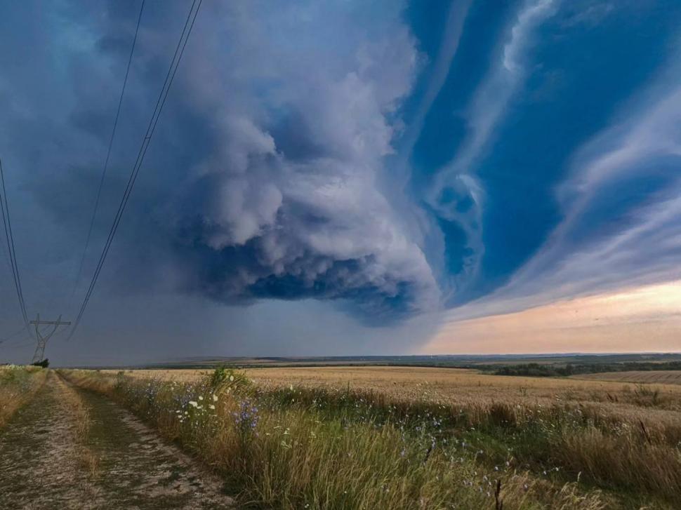Fenomen meteo impresionant, pe cerul României! Fotografiile cu norii ciudați au ajuns virale pe internet 846304