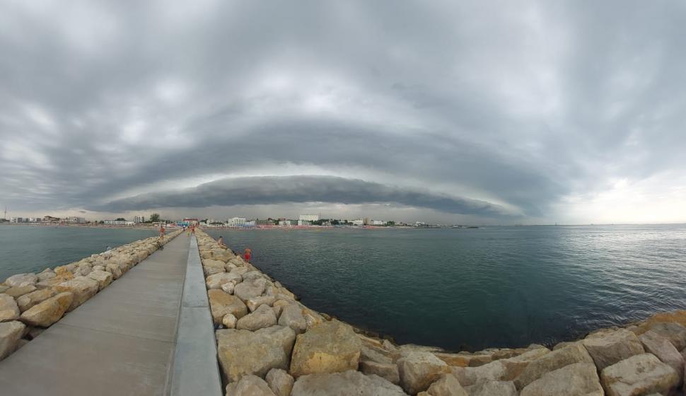 Atenţionare meteo ANM imediată! Cod portocaliu de ploi și vijelii puternice pe litoral 846469
