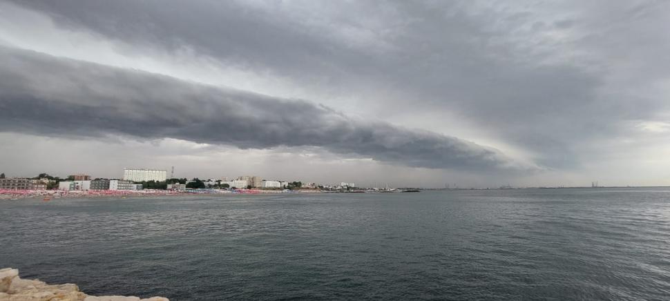 Atenţionare meteo ANM imediată! Cod portocaliu de ploi și vijelii puternice pe litoral 846470