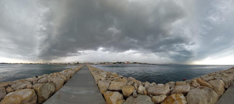 Atenţionare meteo ANM imediată! Cod portocaliu de ploi și vijelii puternice pe litoral 846472