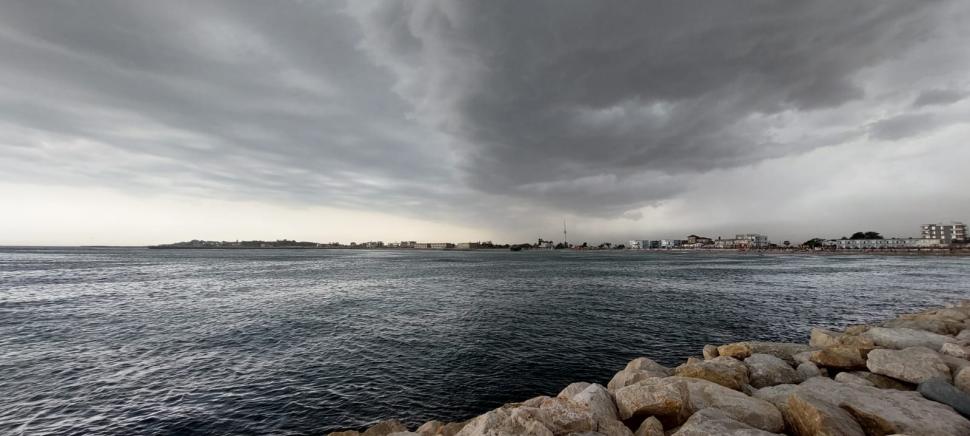 Atenţionare meteo ANM imediată! Cod portocaliu de ploi și vijelii puternice pe litoral 846474