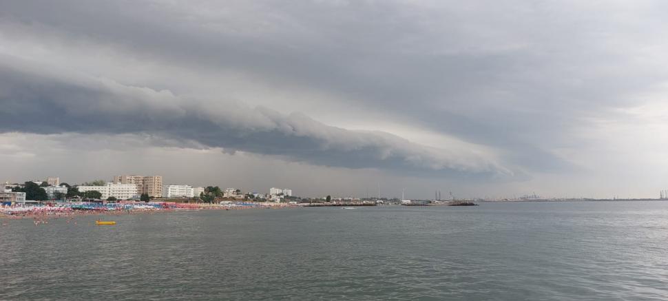 Atenţionare meteo ANM imediată! Cod portocaliu de ploi și vijelii puternice pe litoral 846475