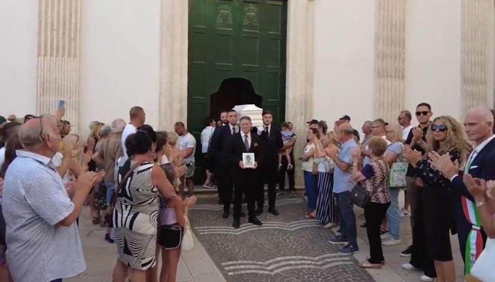 "Unde te duci, copilul meu? Aşteaptă-mă şi pe mine”. Durere fără margini la înmormântarea celor doi fraţi, Daniel şi Ştefan, care s-au înecat în Italia 846546