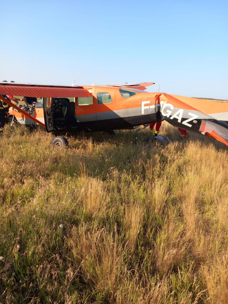 Aterizare forțată la aeroportul civil din Tuzla! Doi membri ai echipajului au fost răniți 846752