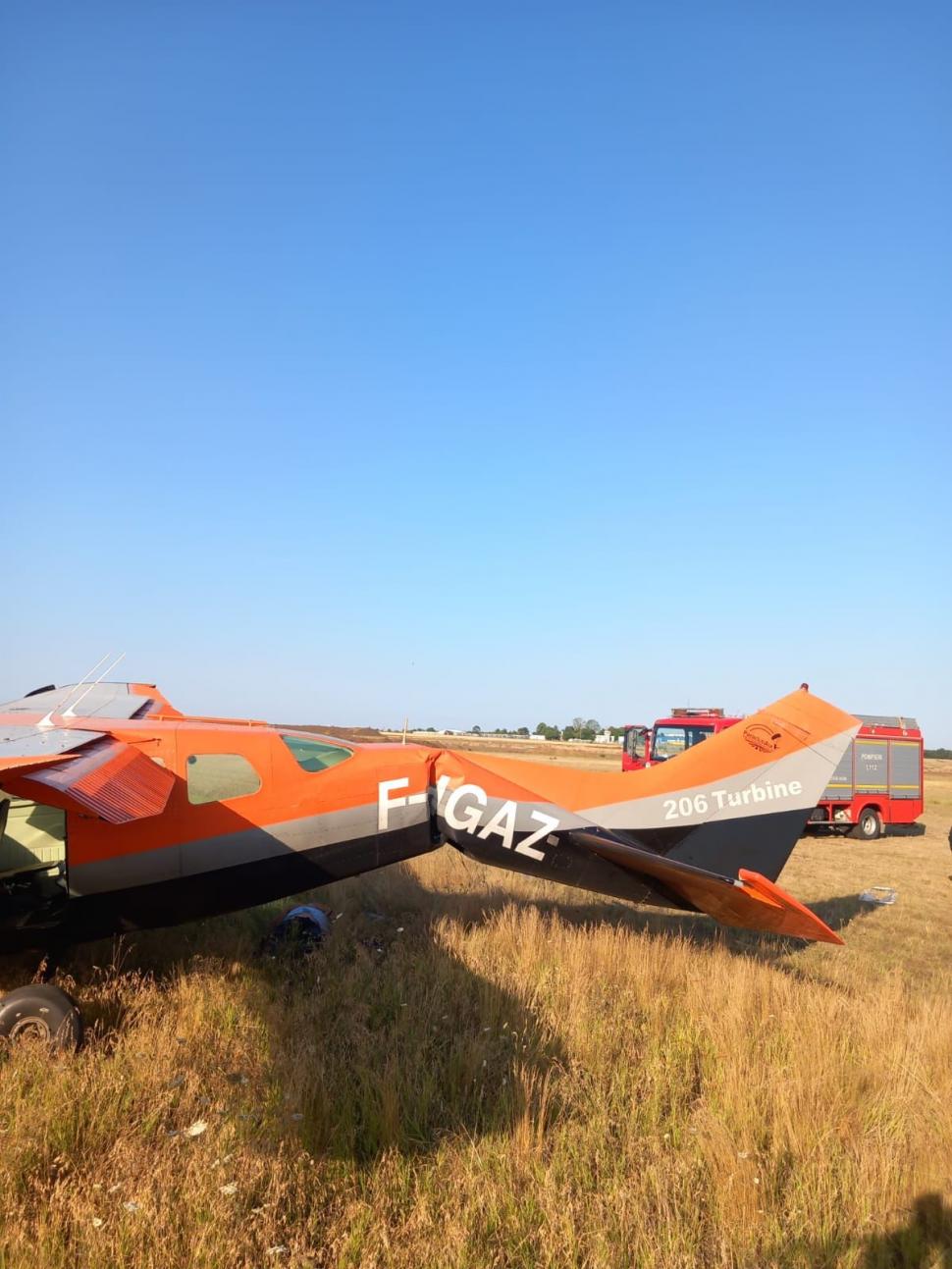 Aterizare forțată la aeroportul civil din Tuzla! Doi membri ai echipajului au fost răniți 846755