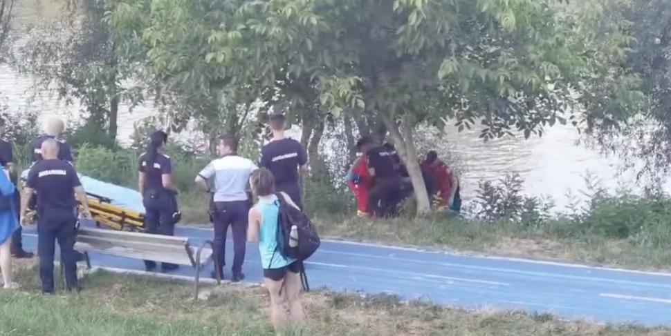 Ea este Denisia, eroina de pe skijet, din Arad, care a ajutat la salvarea a două femei din apă. Cele două, mamă și fiică, au vrut să-și ia viața 846695
